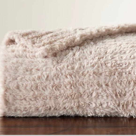 Pottery Barn Bedding Pottery Barn Faux Fur Knitted Throw In Ivory
